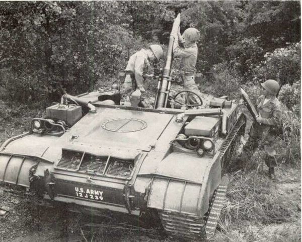 Light tracked vehicle with heavy mortar